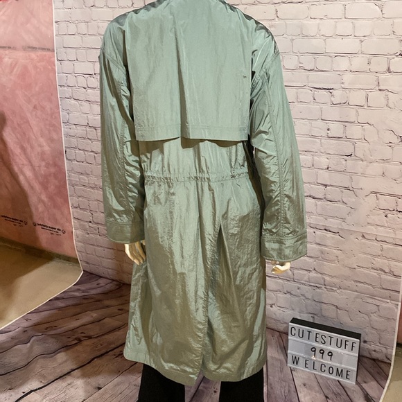 Spring rain Parka - Picture 2 of 8